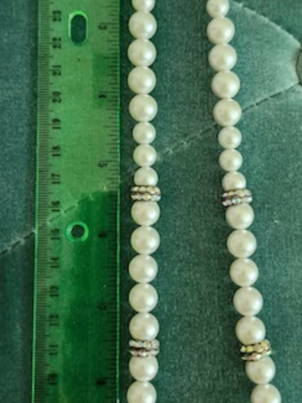 Women's faux pearl necklace